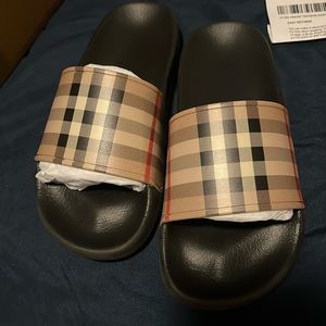 Kids Burberry slides